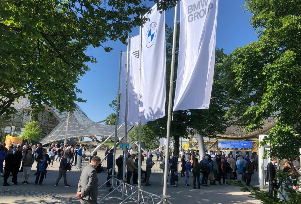 BMW stellt sich 3000 Aktionären