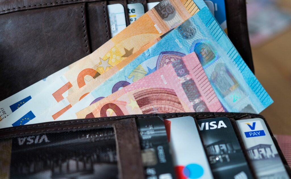 Umfrage: Kartenzahlung übertrumpft Bargeld