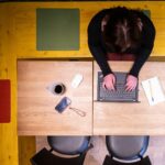 Umfrage: Zwei Drittel arbeiten auch mal krank im Homeoffice