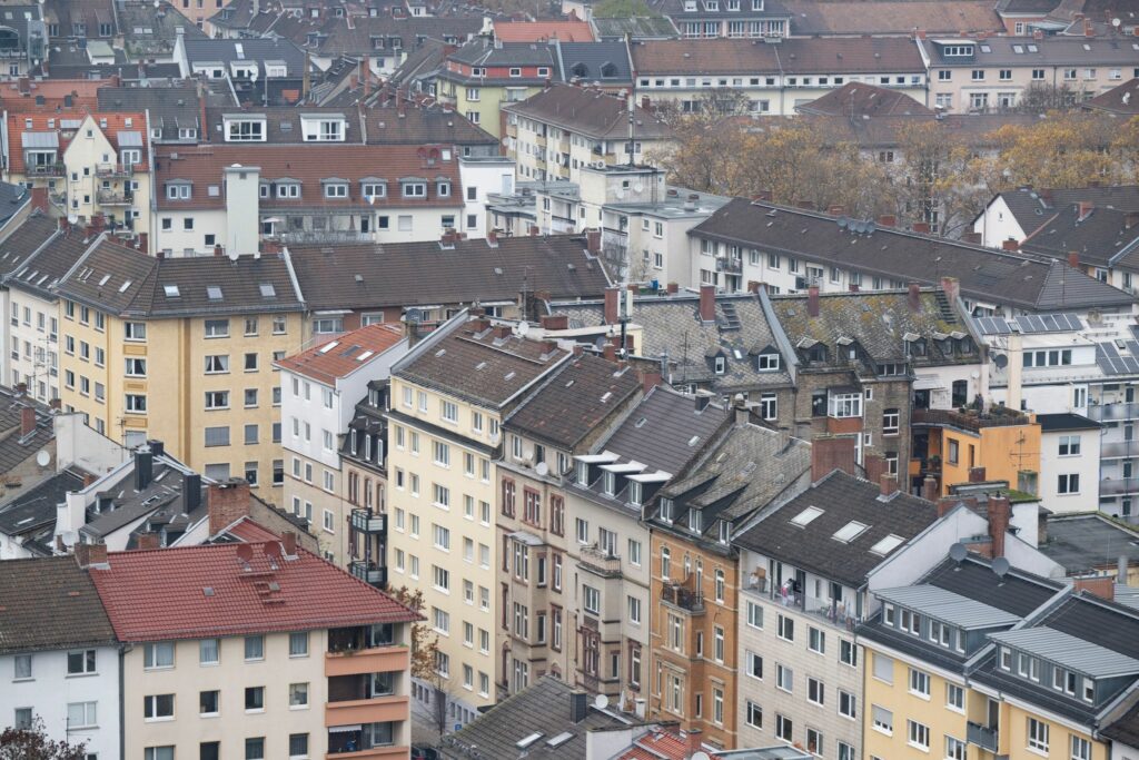 Rund jeder Siebte zahlt mehr als halben Monatslohn für Miete